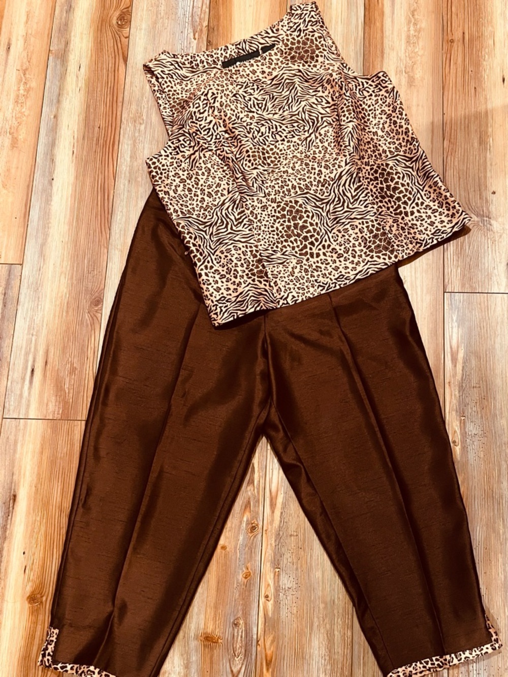 SAG HARBOR, 12P, Animal Print Sleeveless Top & Brown Crop Pants Set. Satin feel.